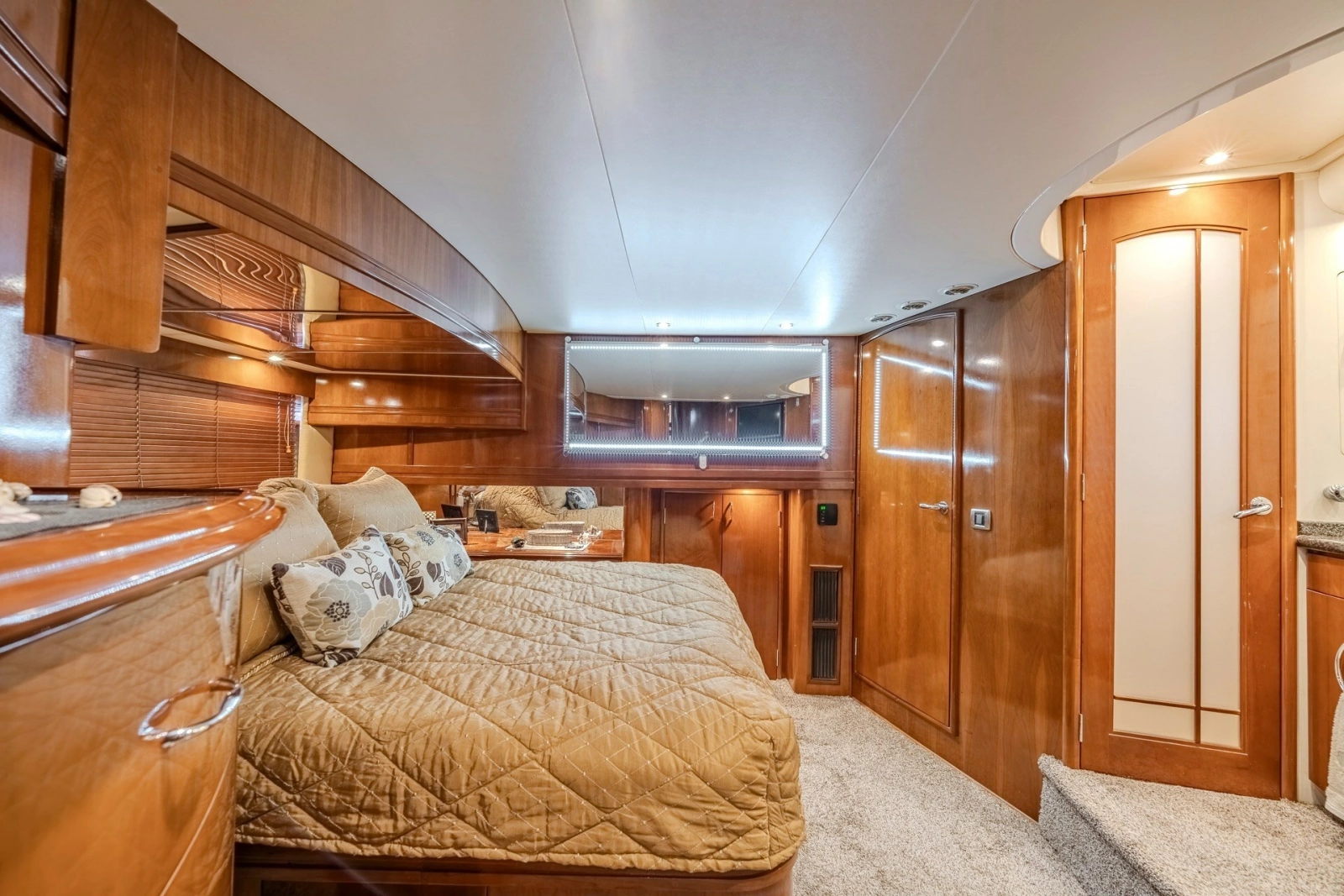 2006 Carver 56 Voyager