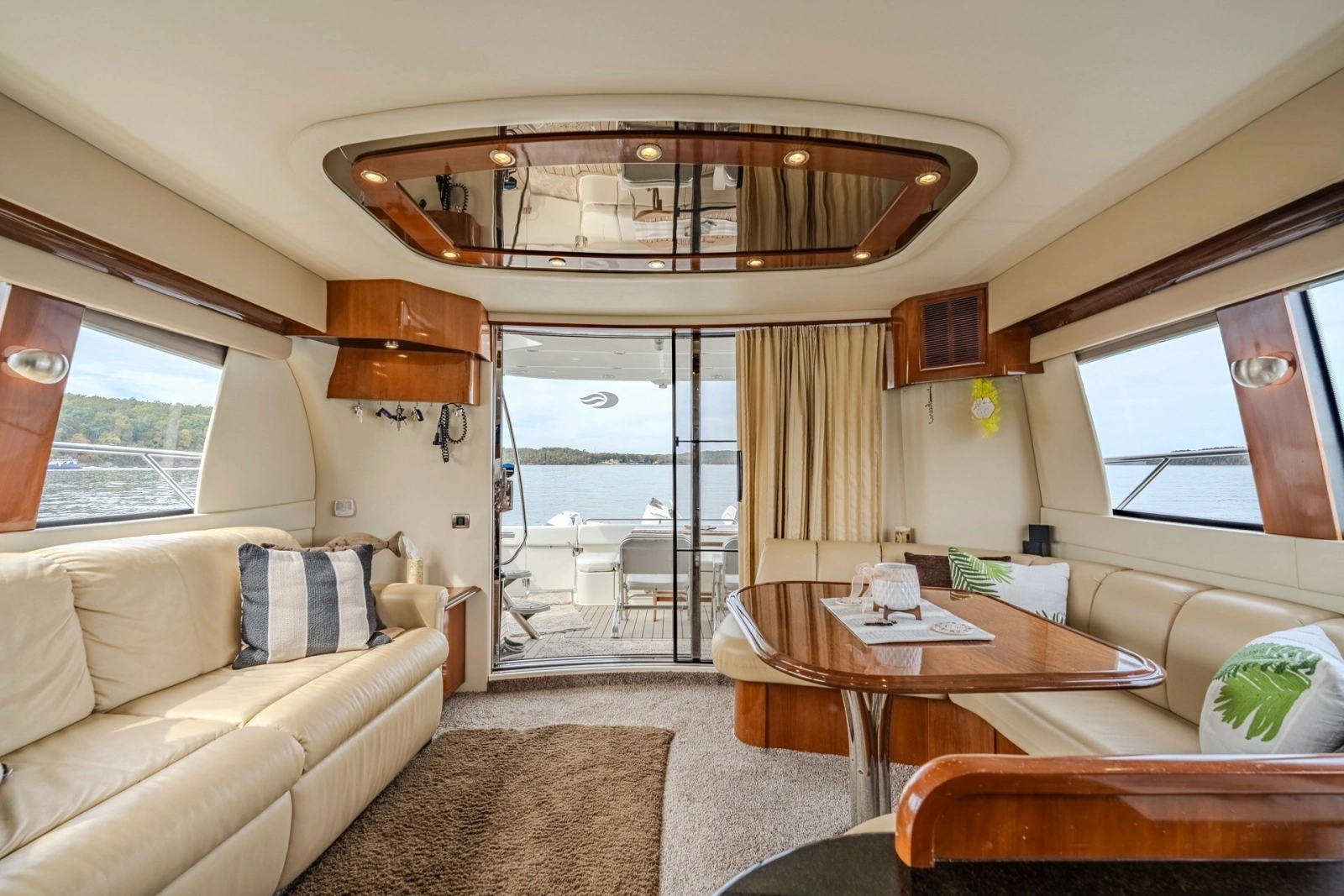 2006 Carver 56 Voyager