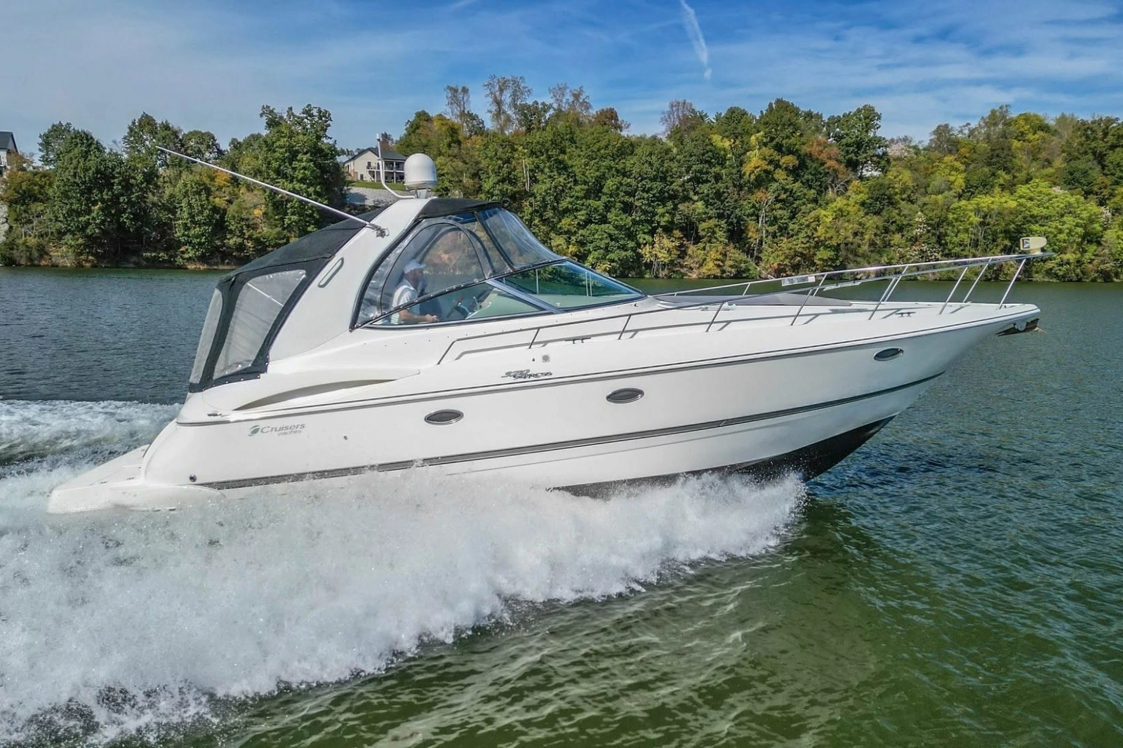 2005 Cruisers Yachts 370 Express