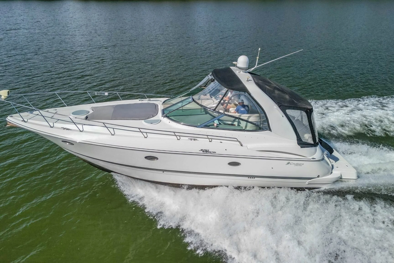 2005 Cruisers Yachts 370 Express