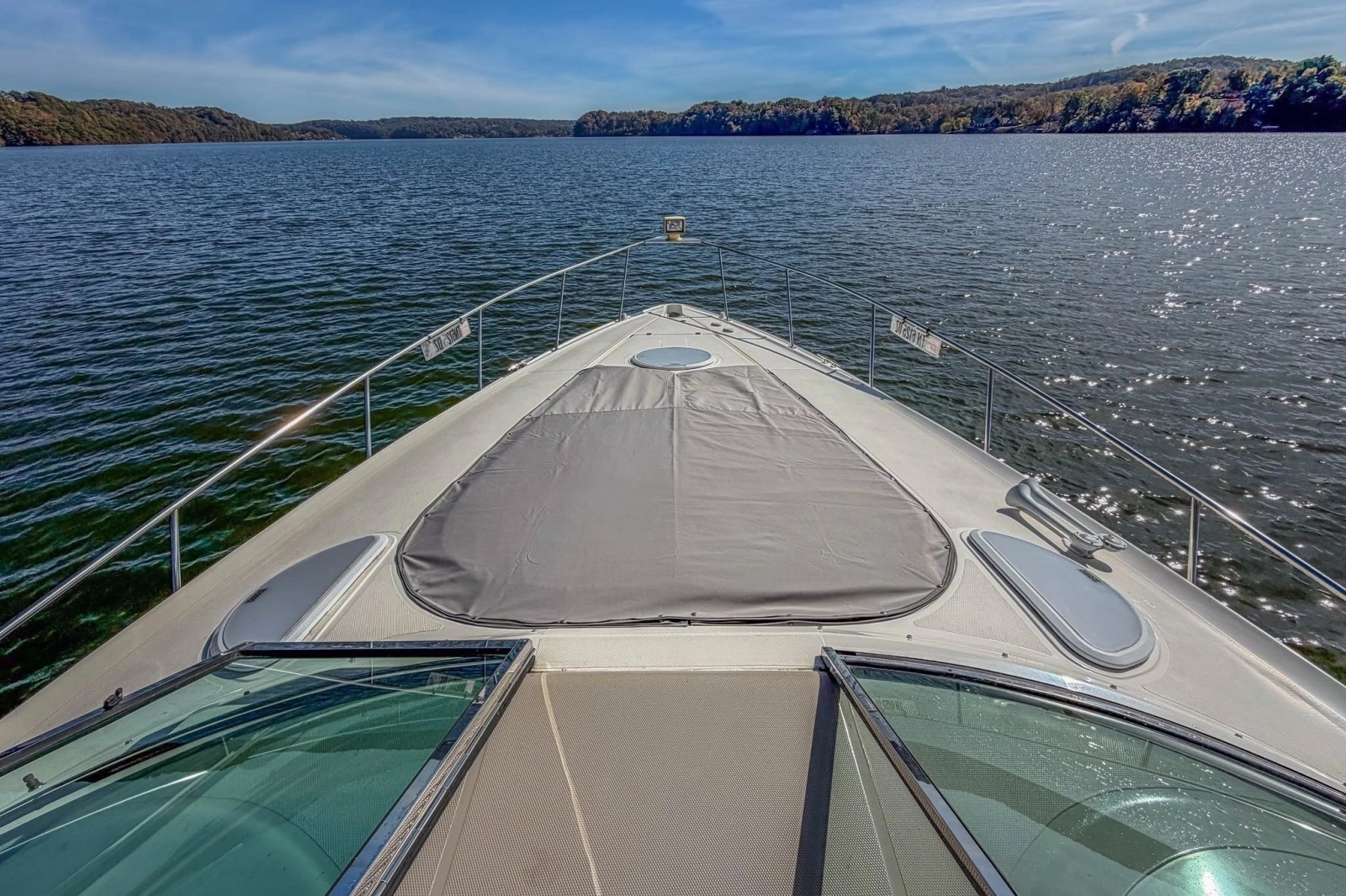2005 Cruisers Yachts 370 Express