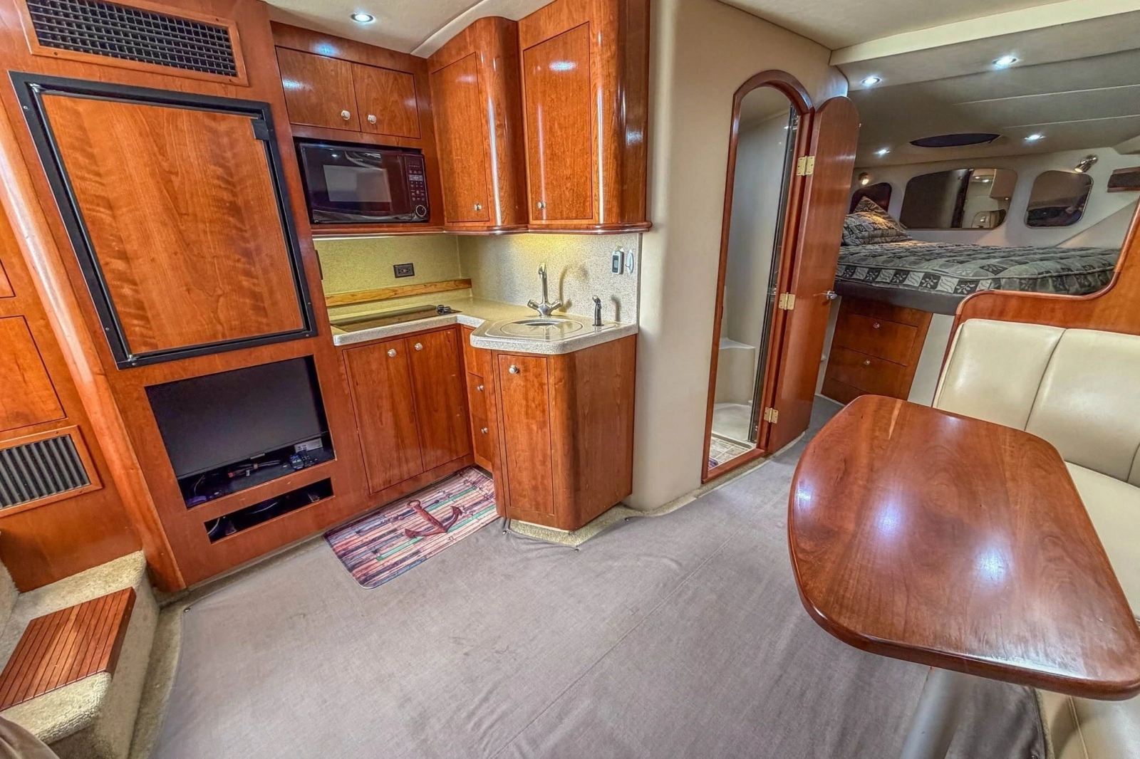 2005 Cruisers Yachts 370 Express