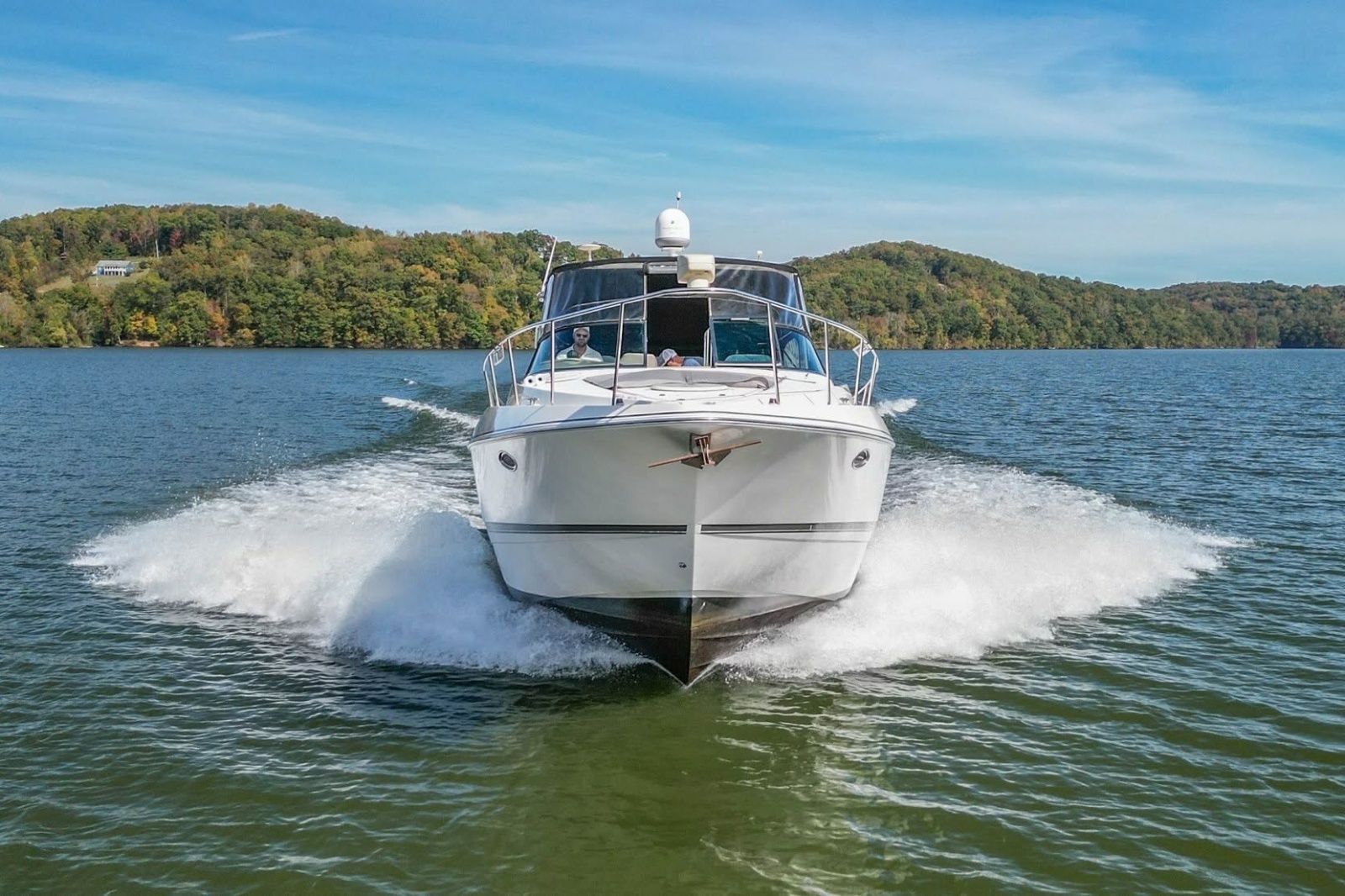 2005 Cruisers Yachts 370 Express