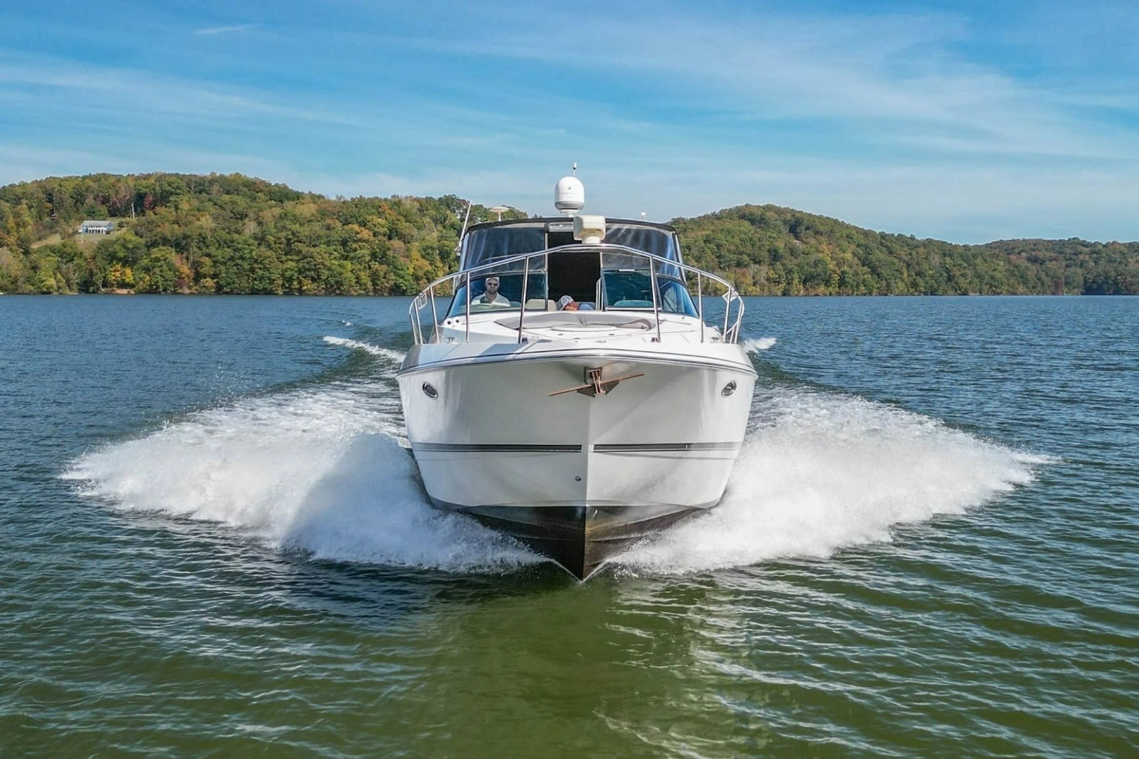 2005 Cruisers Yachts 370 Express