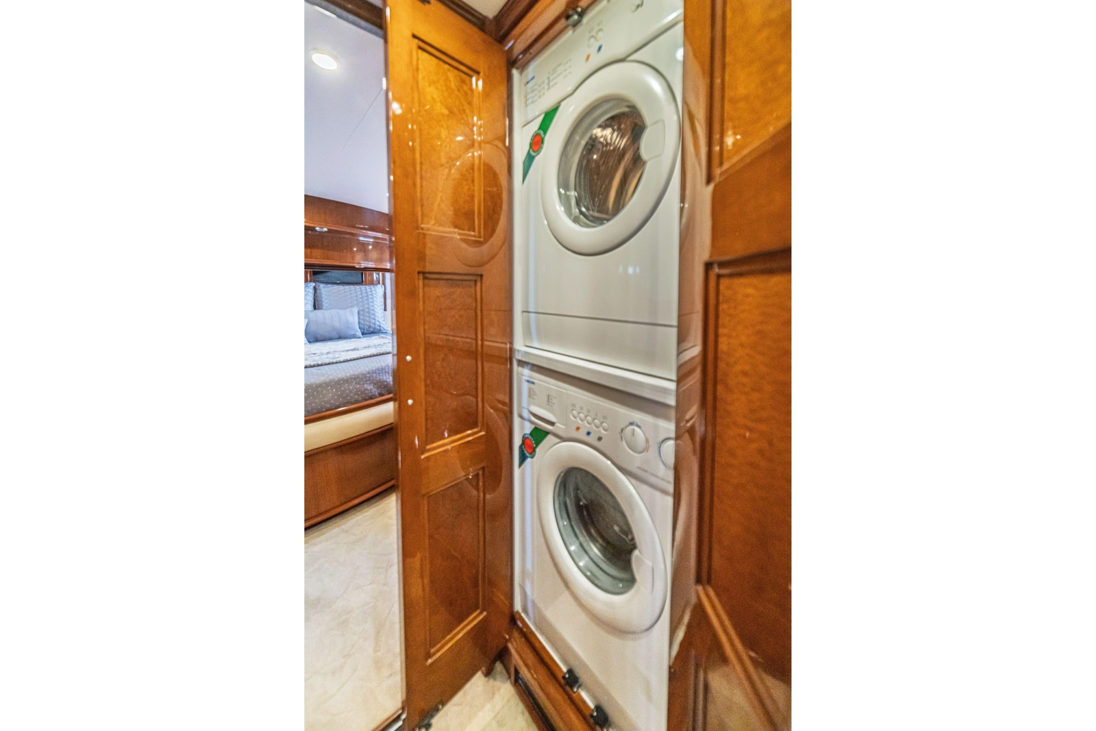 2004 Marquis 59