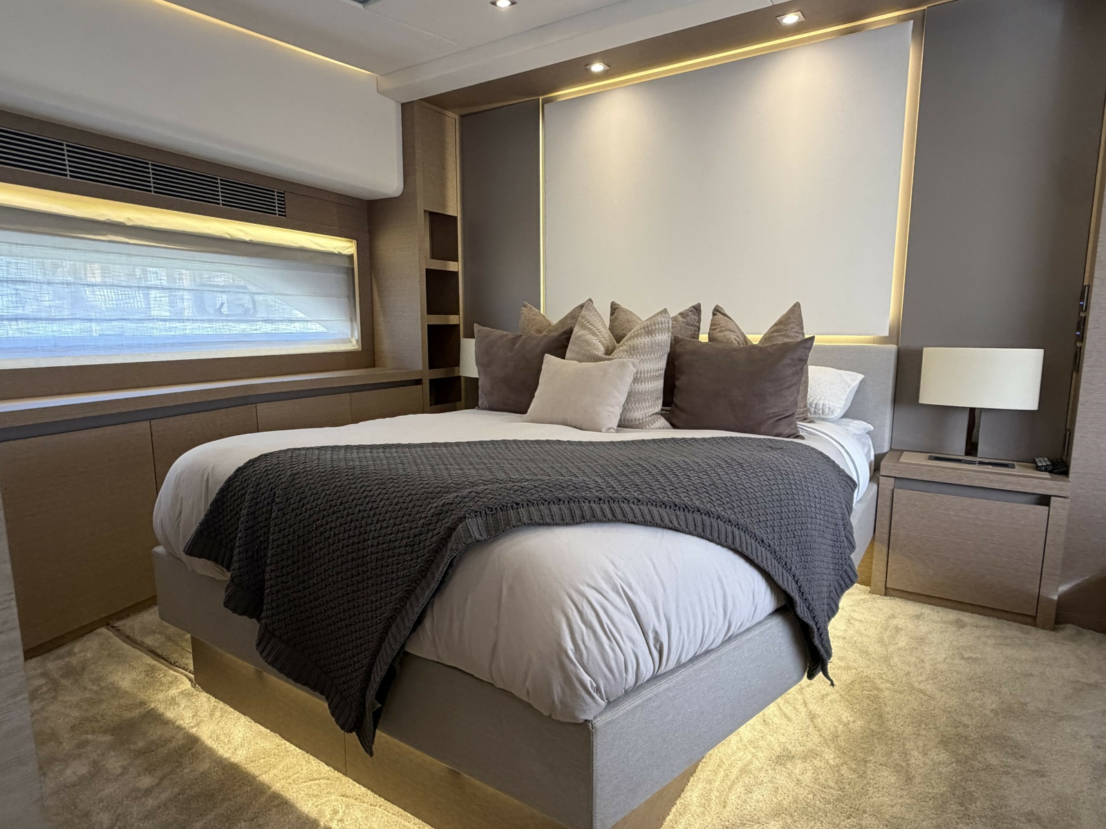 2018 Prestige 680 Flybridge