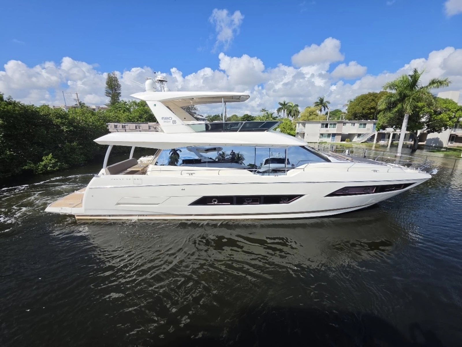 2018 Prestige 680 Flybridge