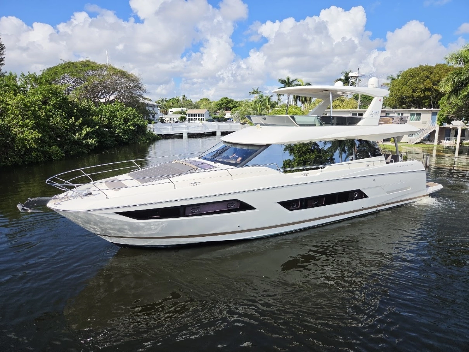 2018 Prestige 680 Flybridge