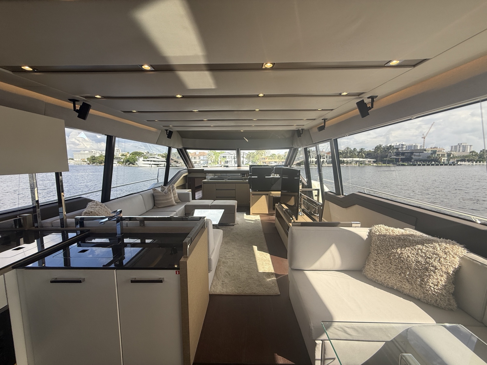 2018 Prestige 680 Flybridge