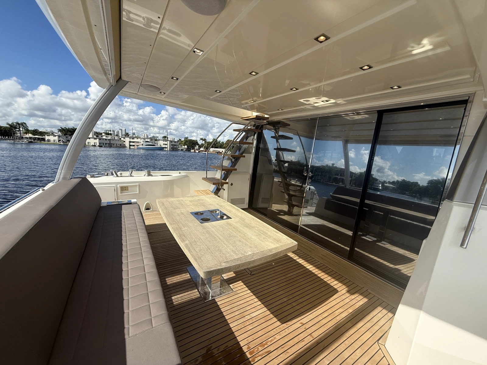 2018 Prestige 680 Flybridge