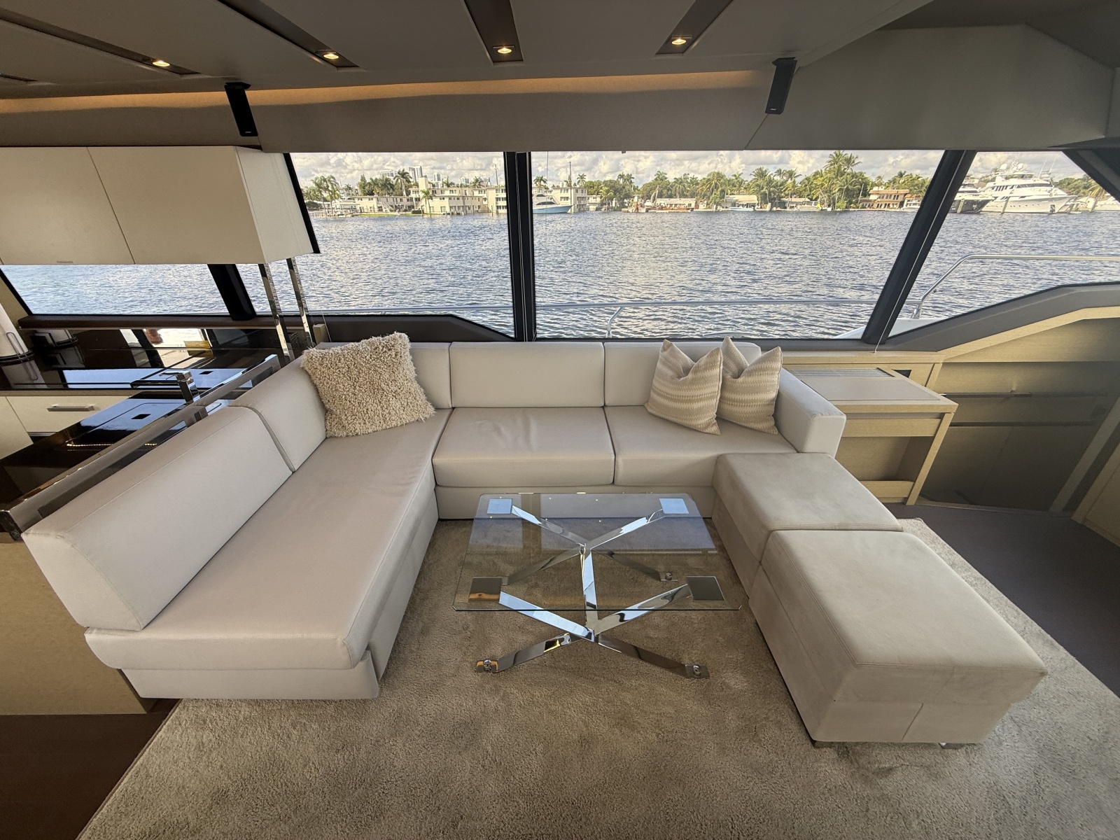 2018 Prestige 680 Flybridge