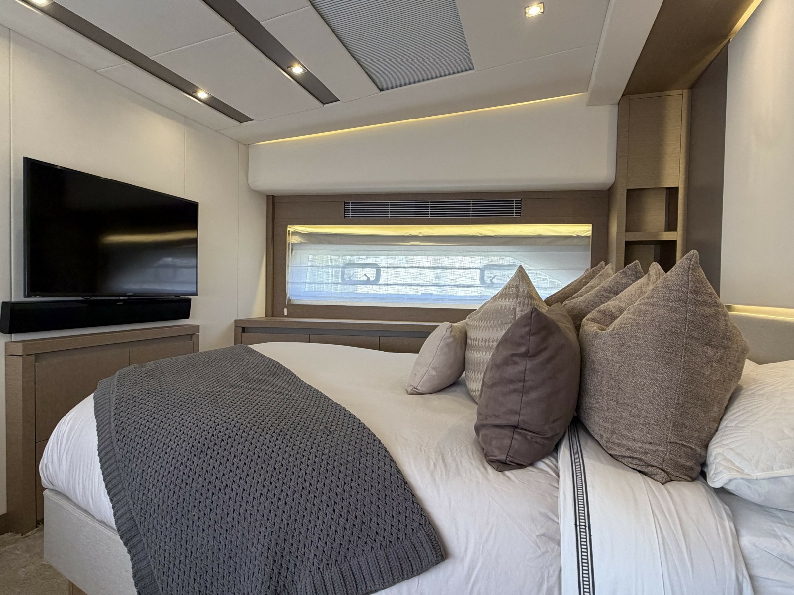 2018 Prestige 680 Flybridge
