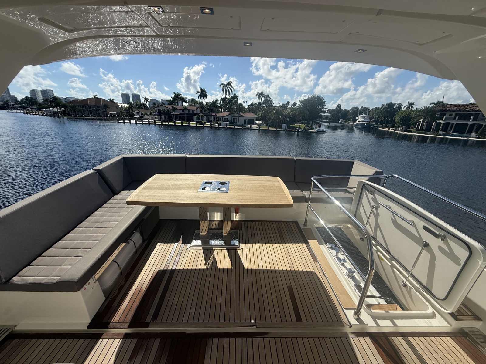 2018 Prestige 680 Flybridge