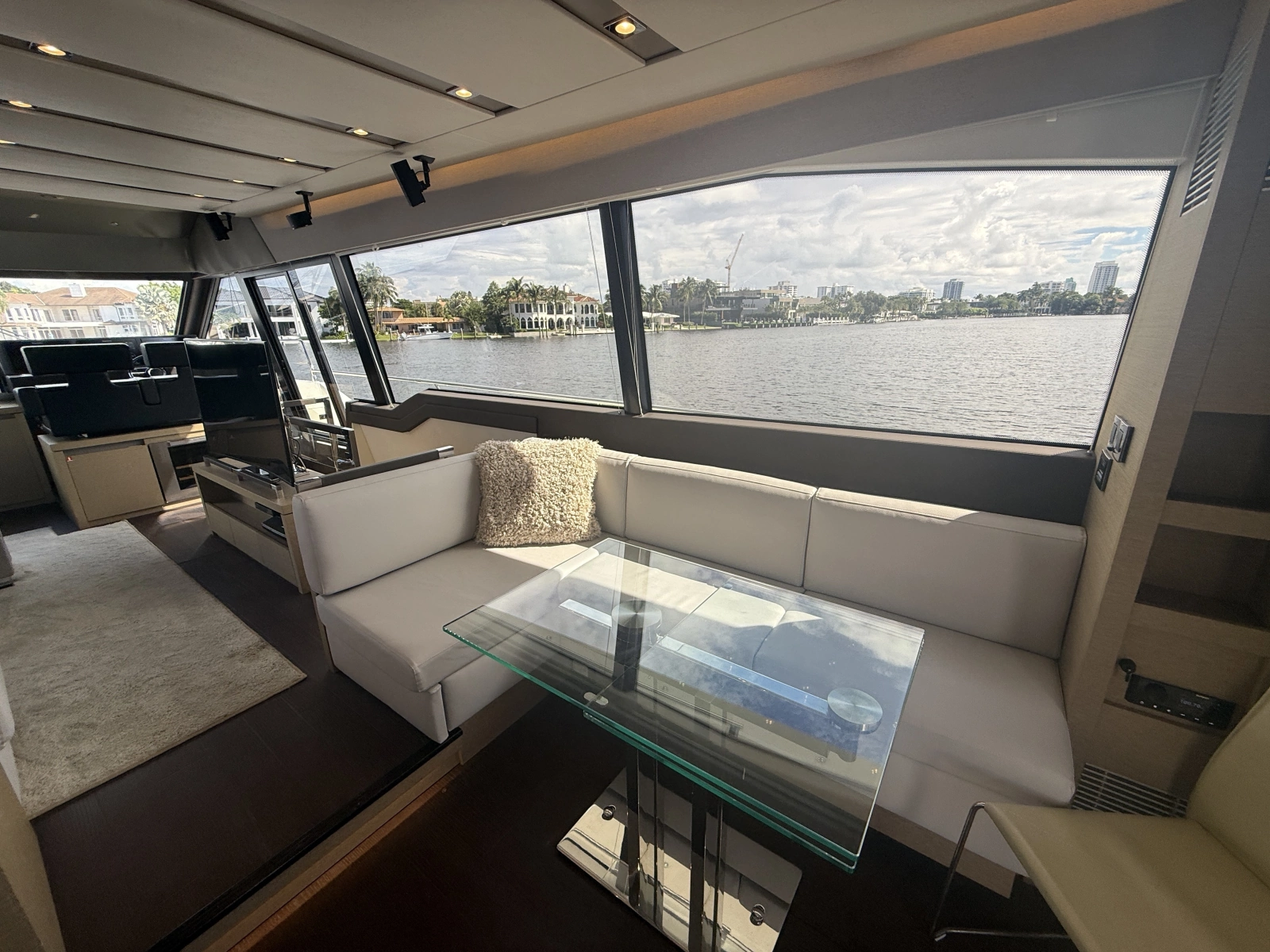 2018 Prestige 680 Flybridge