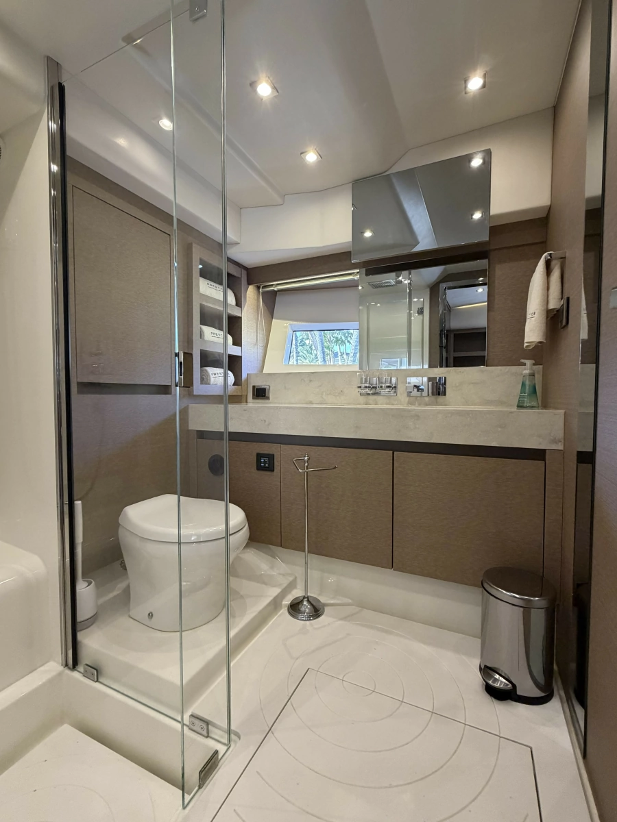 2018 Prestige 680 Flybridge