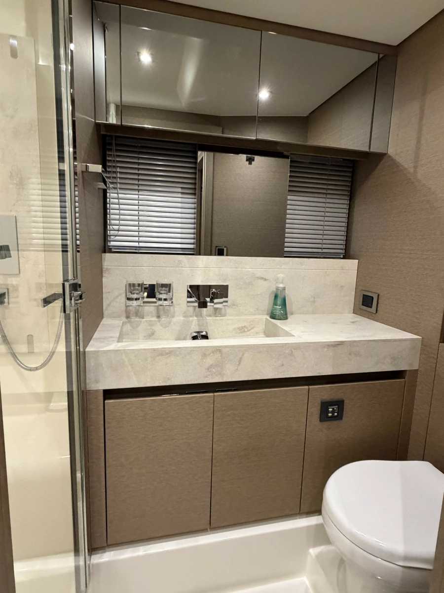 2018 Prestige 680 Flybridge