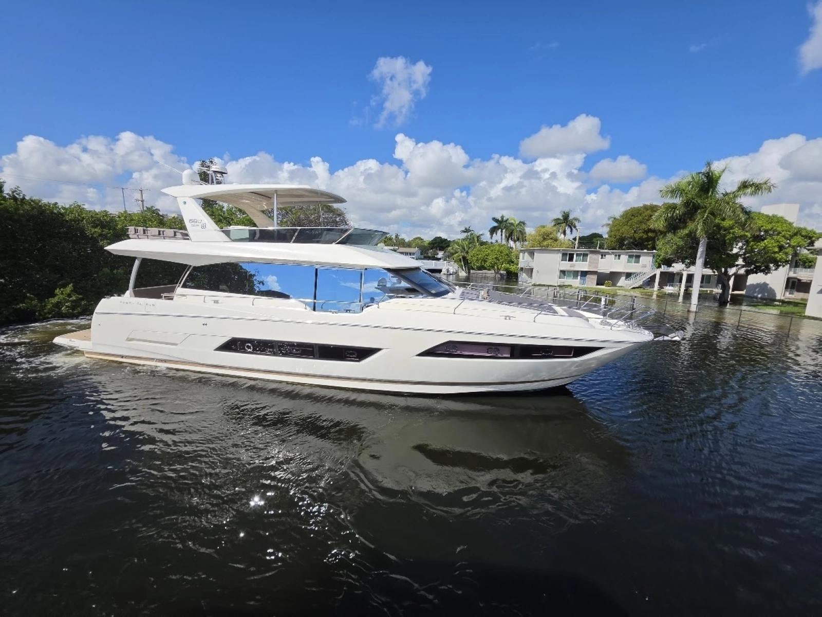 2018 Prestige 680 Flybridge