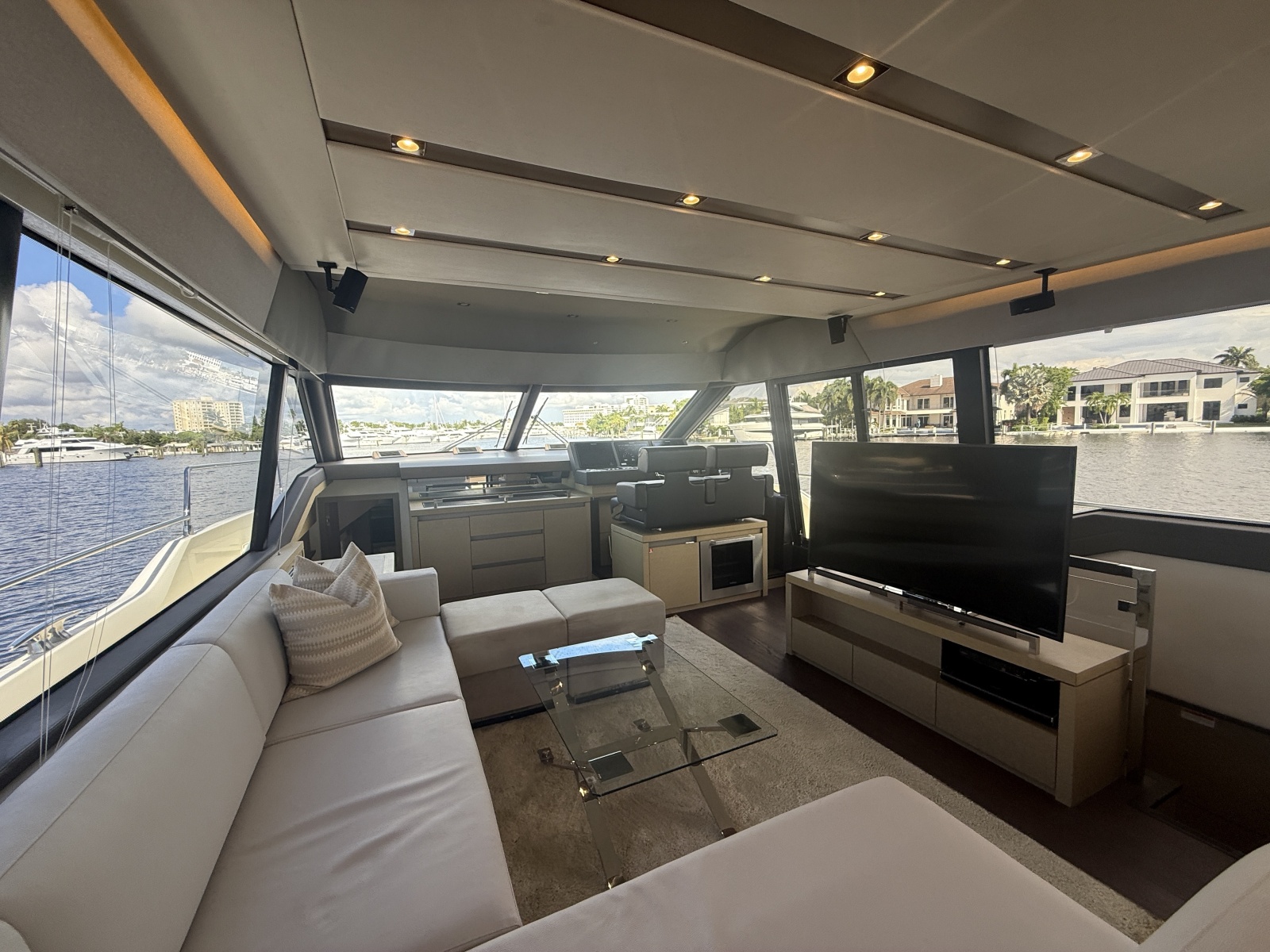 2018 Prestige 680 Flybridge