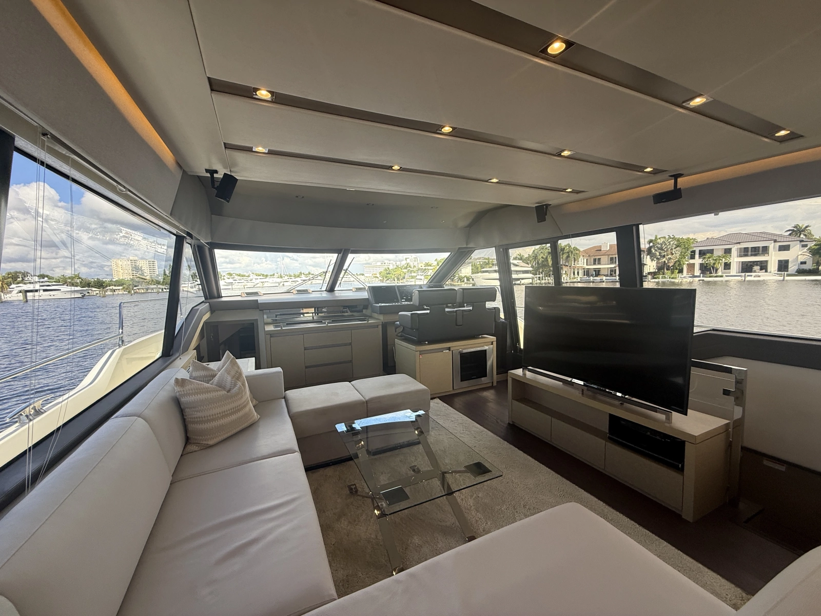 2018 Prestige 680 Flybridge