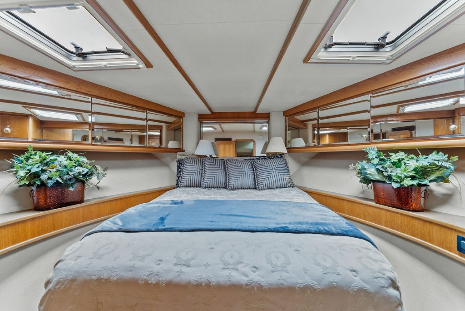 2000 West Bay Sonship 58