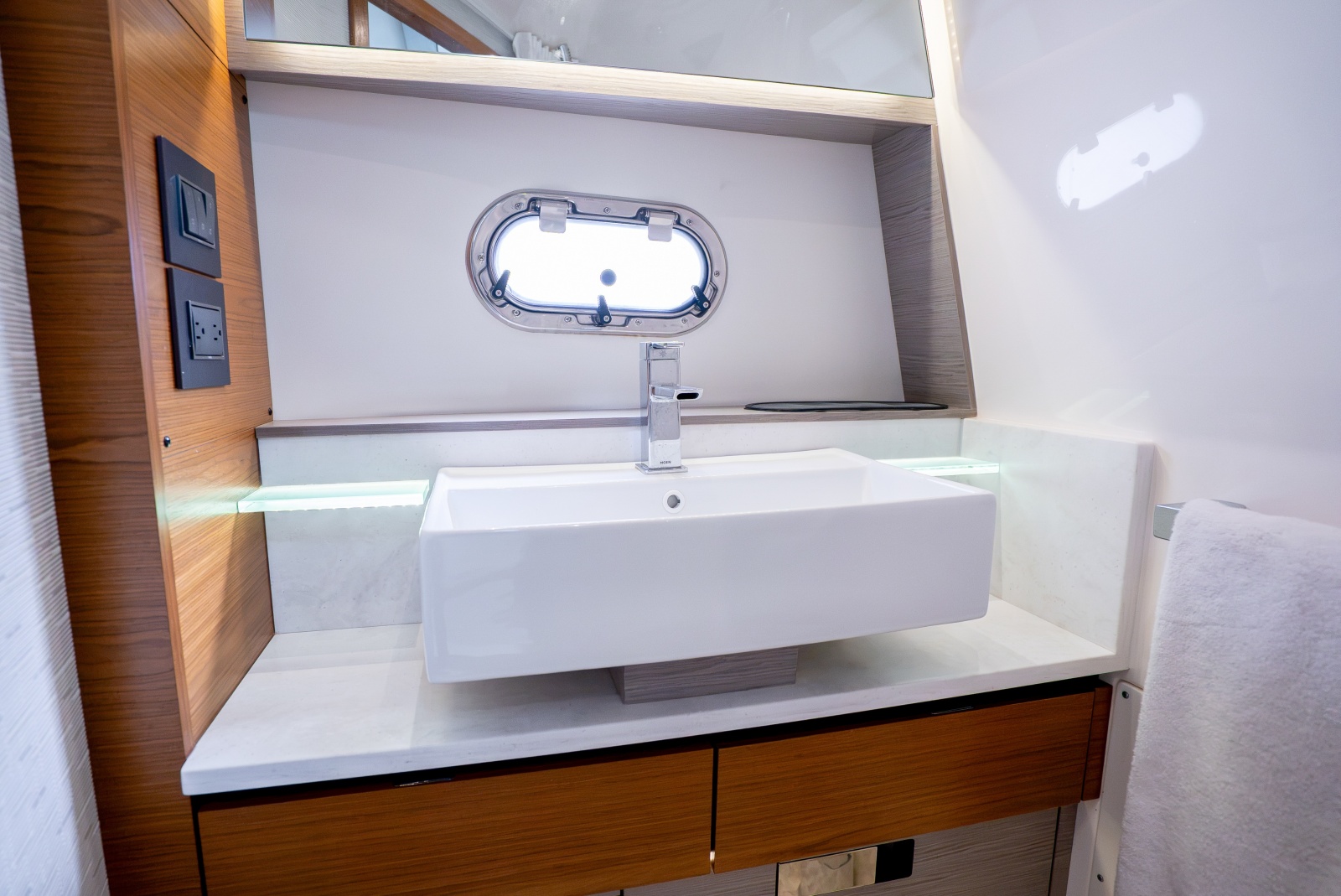 2023 Tiara Yachts 43 LS