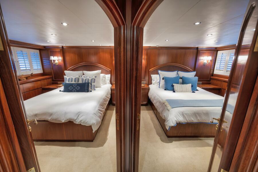 2002 Sovereign Raised Pilothouse