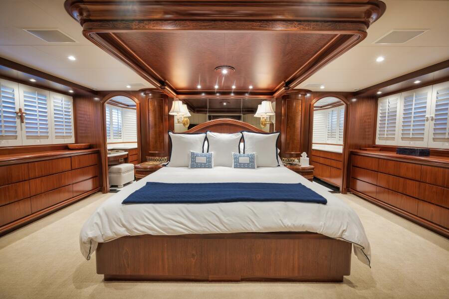 2002 Sovereign Raised Pilothouse
