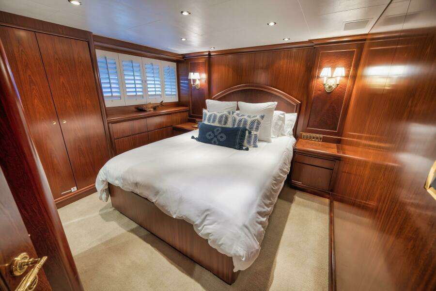 2002 Sovereign Raised Pilothouse