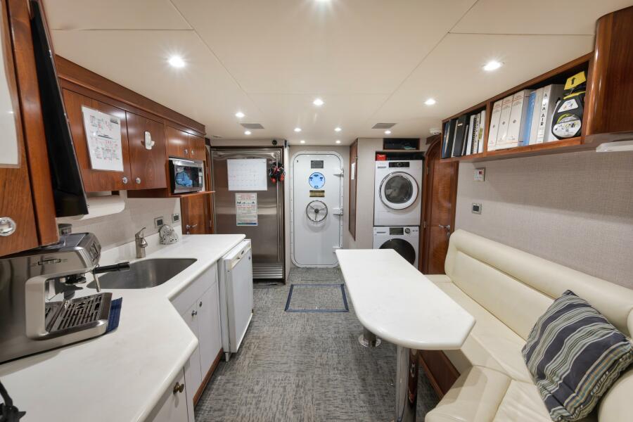2002 Sovereign Raised Pilothouse