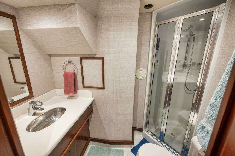 2002 Sovereign Raised Pilothouse