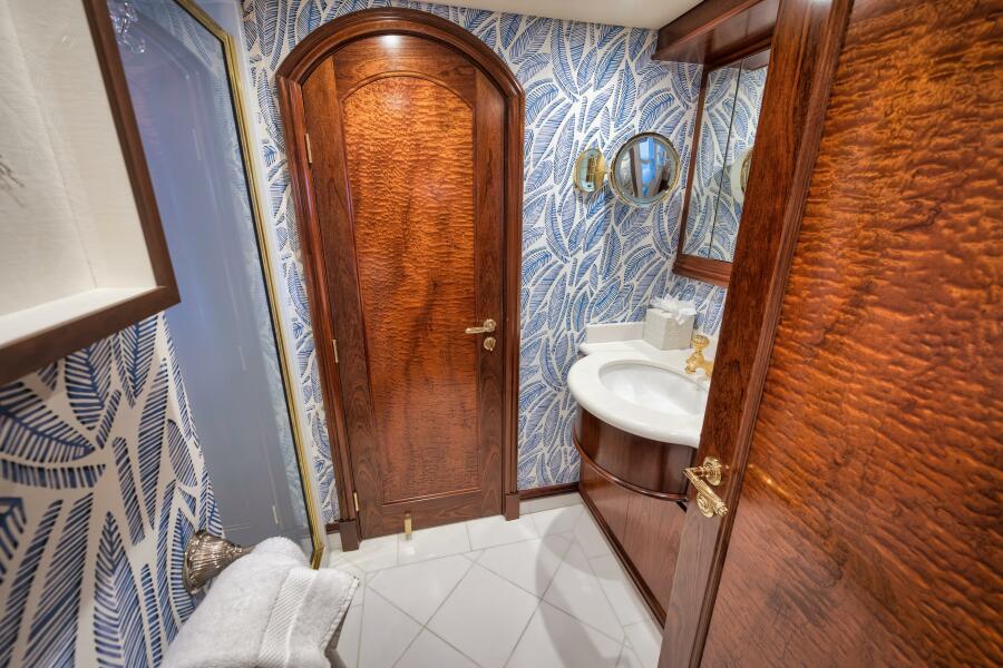 2002 Sovereign Raised Pilothouse