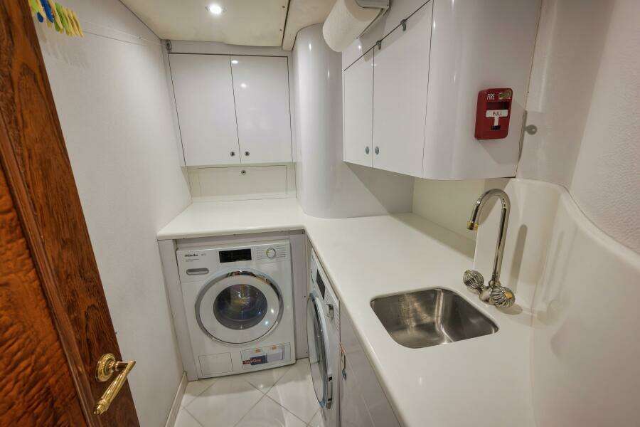 2002 Sovereign Raised Pilothouse