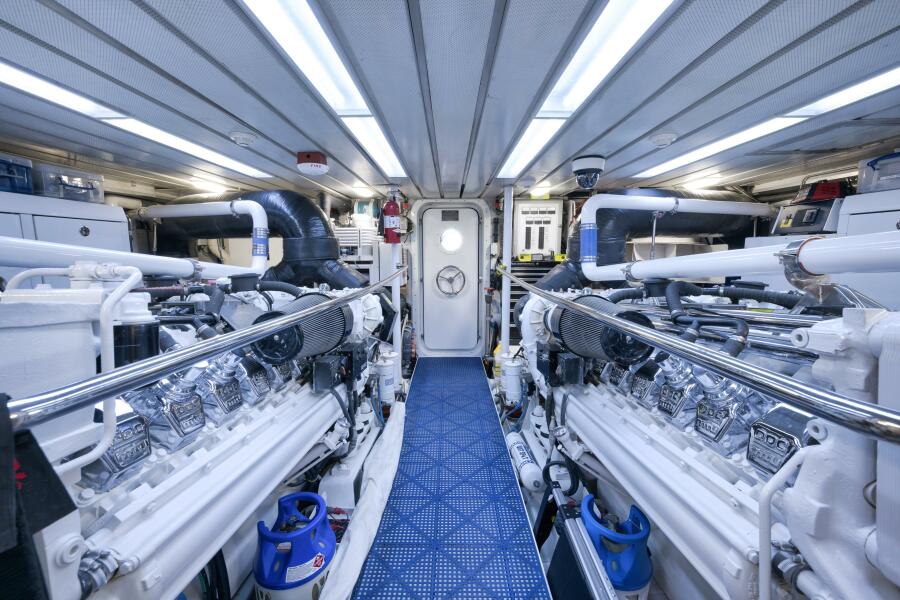 2002 Sovereign Raised Pilothouse
