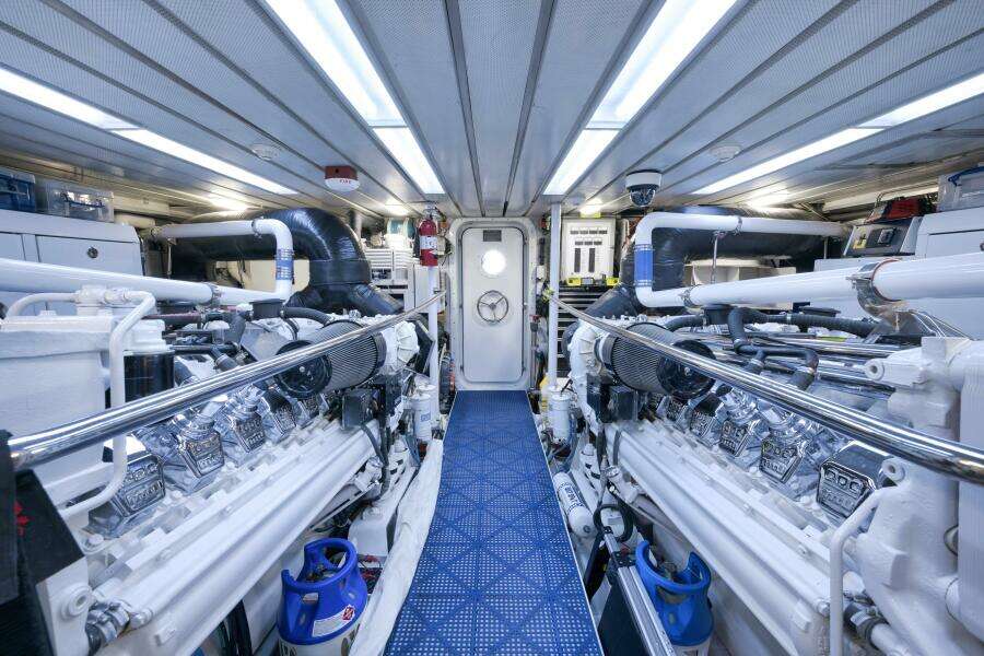 2002 Sovereign Raised Pilothouse