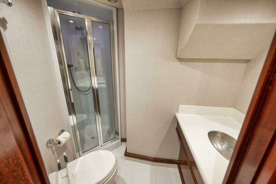 2002 Sovereign Raised Pilothouse