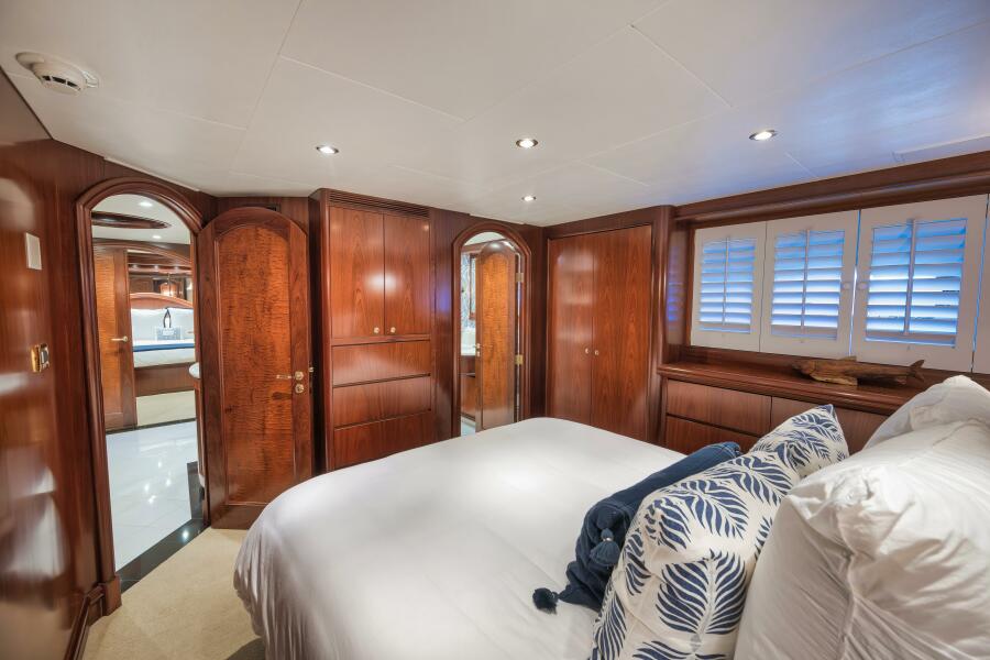 2002 Sovereign Raised Pilothouse
