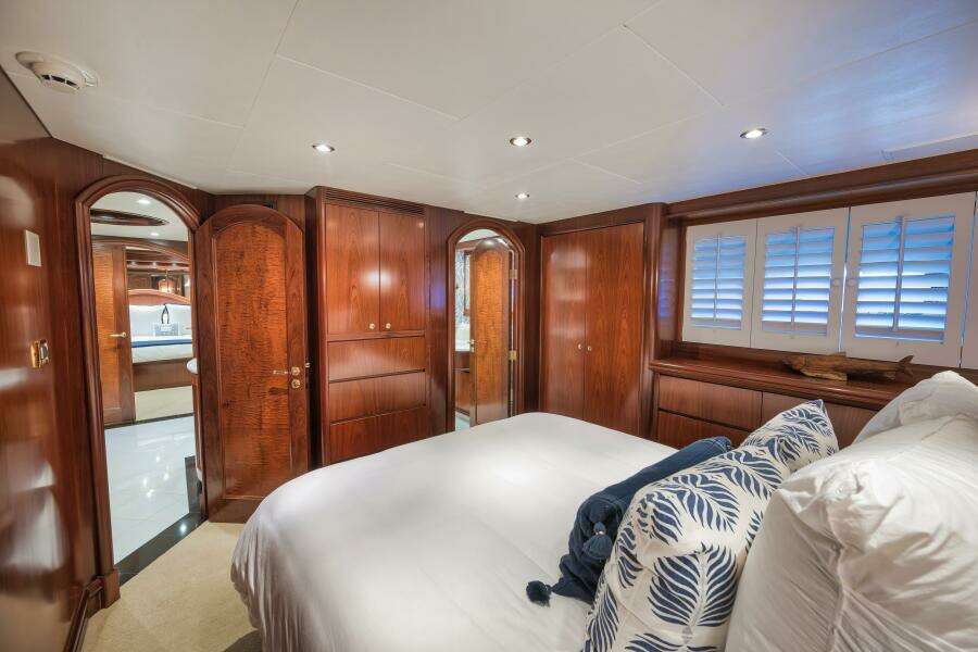 2002 Sovereign Raised Pilothouse