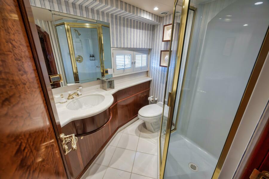 2002 Sovereign Raised Pilothouse