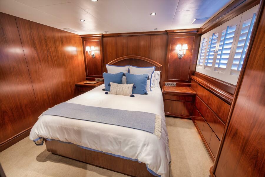 2002 Sovereign Raised Pilothouse