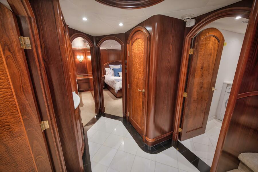 2002 Sovereign Raised Pilothouse