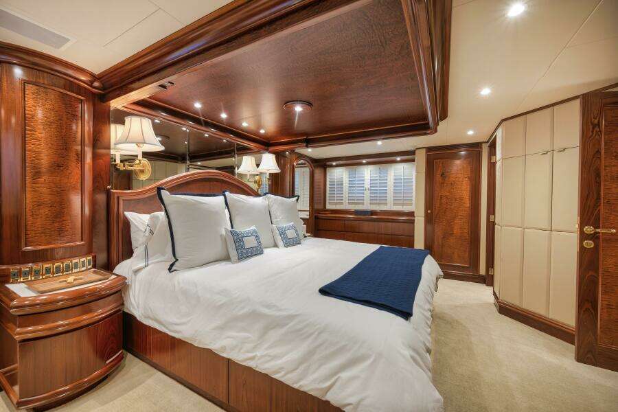 2002 Sovereign Raised Pilothouse