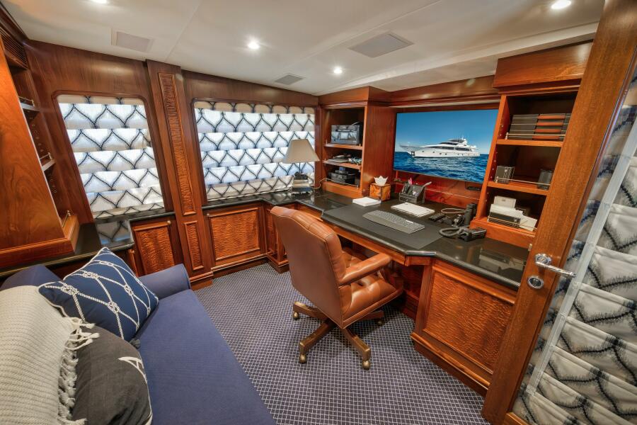 2002 Sovereign Raised Pilothouse