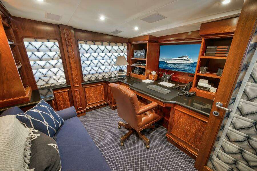 2002 Sovereign Raised Pilothouse