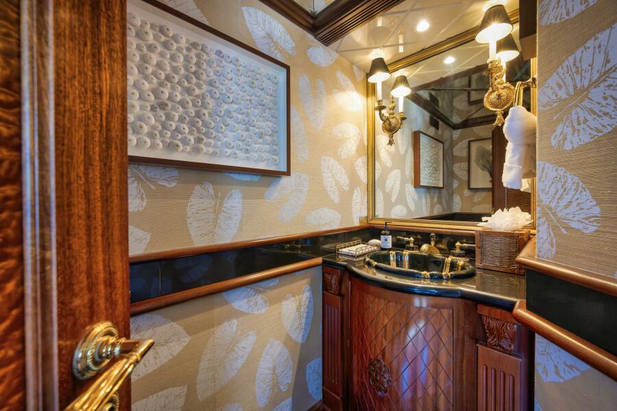 2002 Sovereign Raised Pilothouse