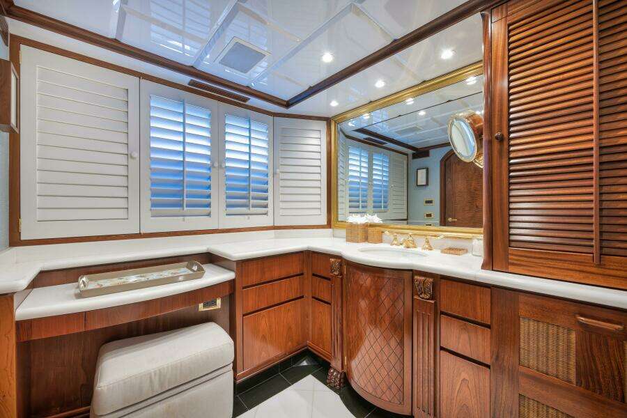 2002 Sovereign Raised Pilothouse