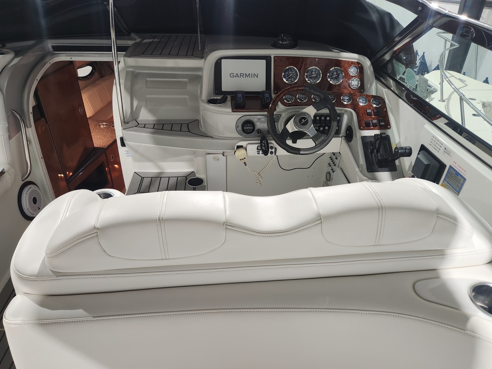 2004 Formula 330 Sun Sport