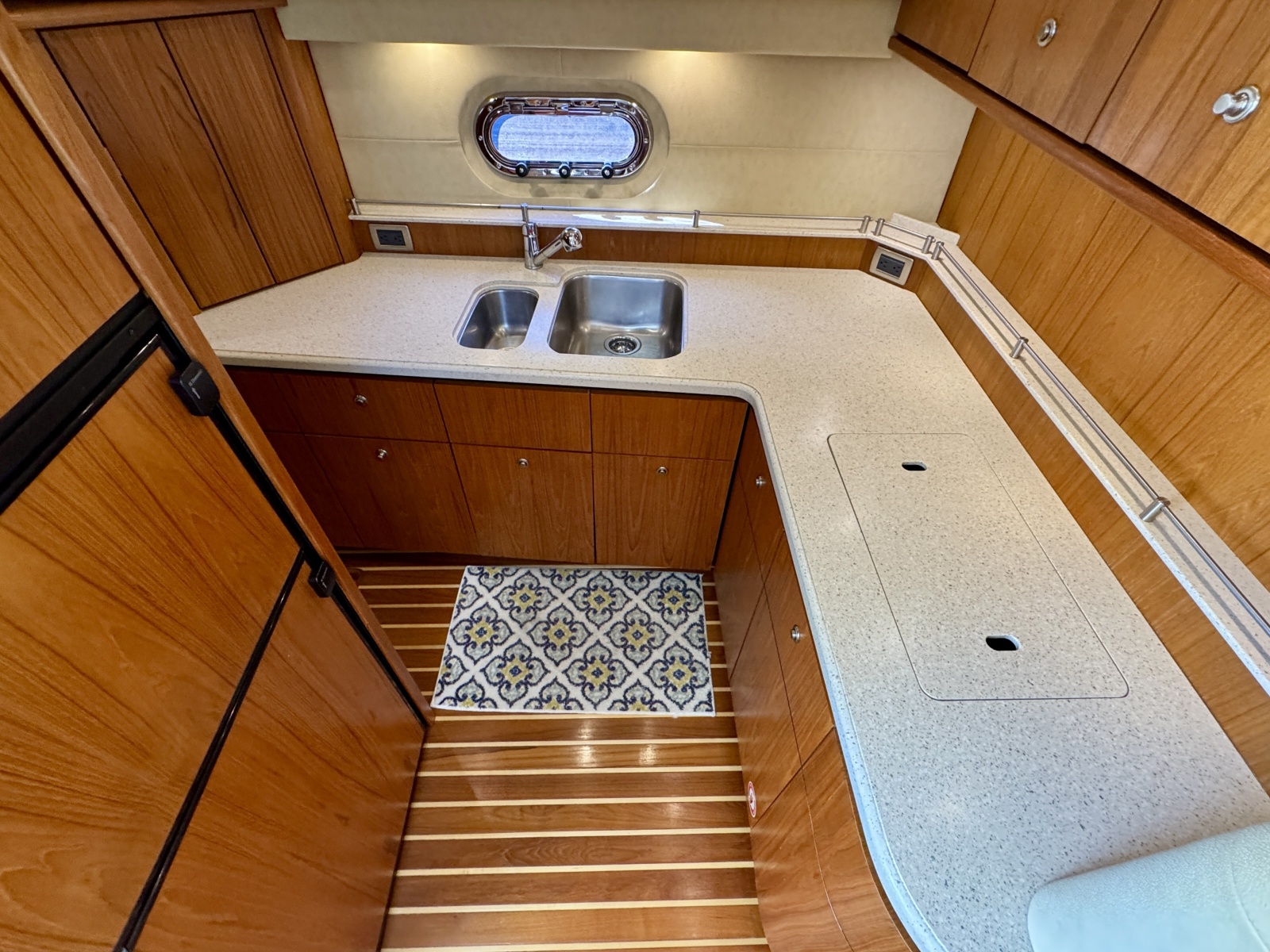 2006 Tiara Yachts 4300 Sovran