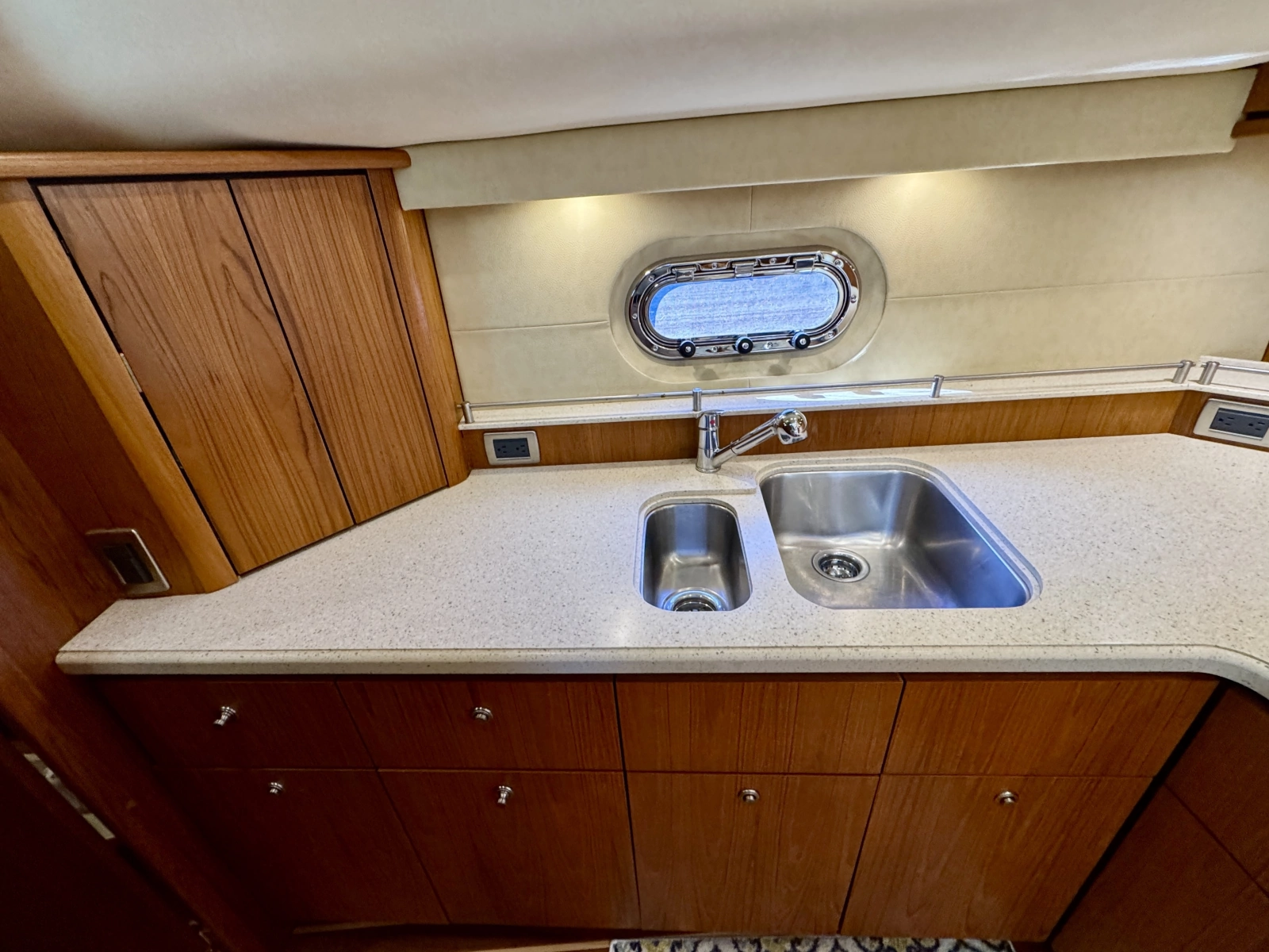2006 Tiara Yachts 4300 Sovran