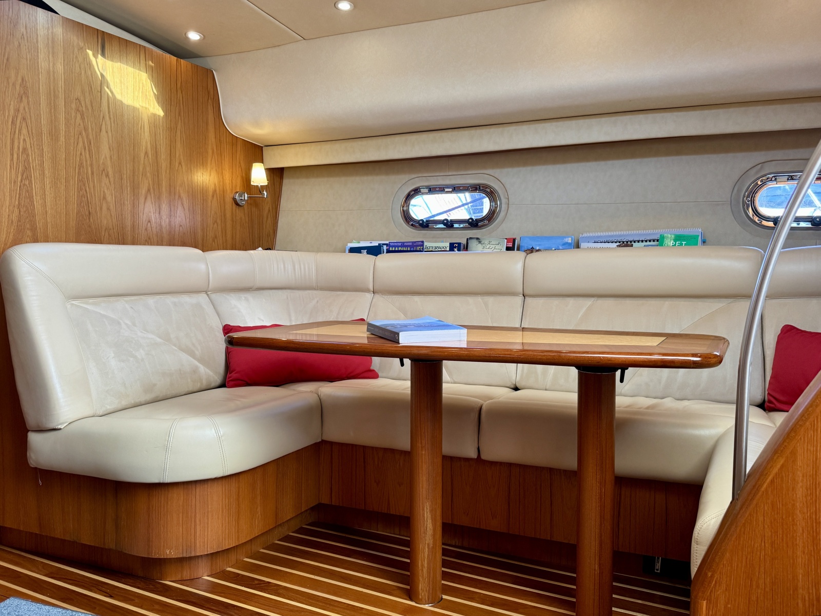 2006 Tiara Yachts 4300 Sovran