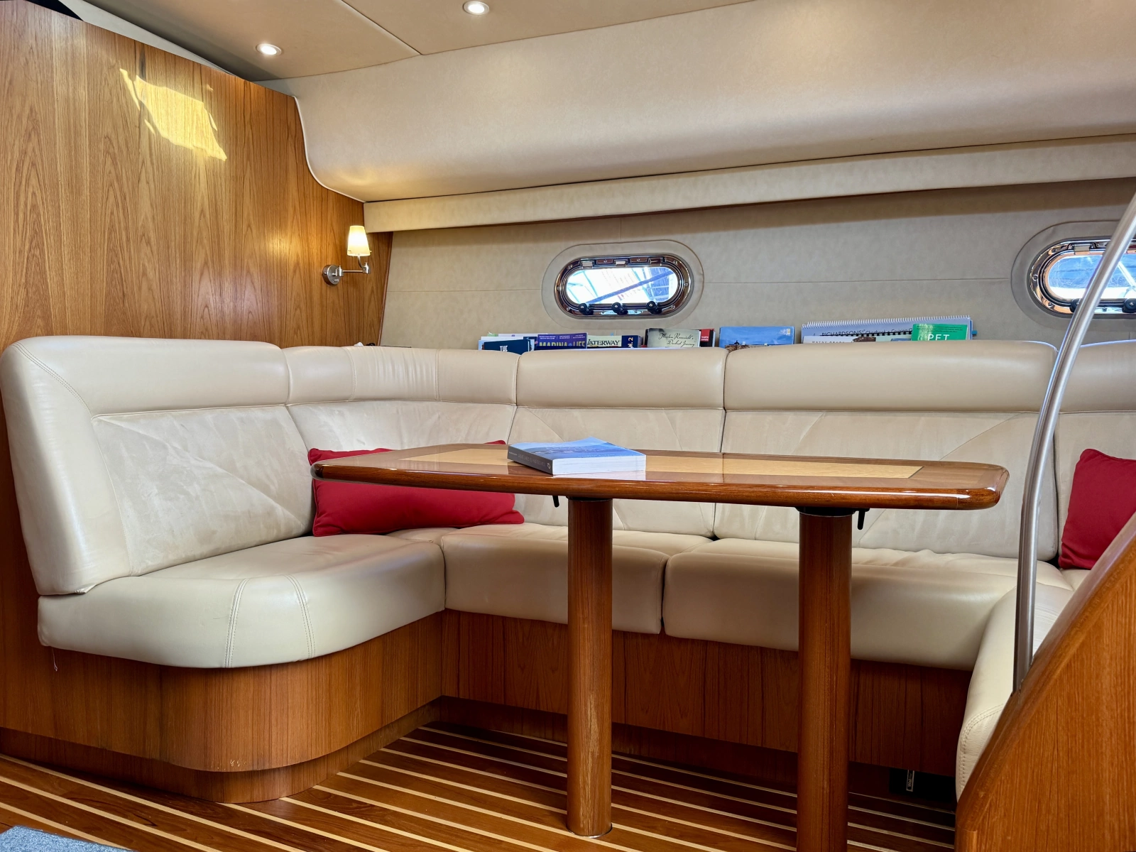 2006 Tiara Yachts 4300 Sovran
